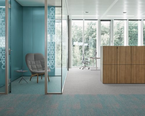 ambientada_corporativo_espaços-abertos_carpetes_desso_essence-structure_placa_711464006_1576860391_1811x1288