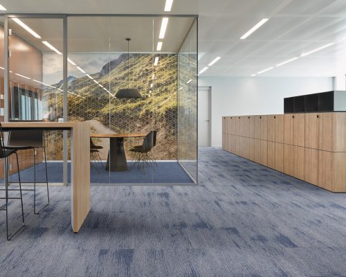 ambientada_corporativo_espaços-abertos_carpetes_desso_essence-structure_placa_711464010_1576860392_1704x1320